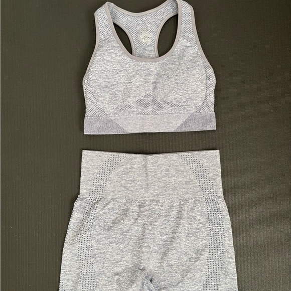 Seamless Activewear Set - Picture 2 of 3